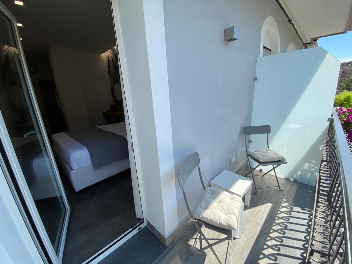 Naxos Marina Bay Bed & Breakfast จีอาร์ดีนี นักซอส ภายนอก รูปภาพ
